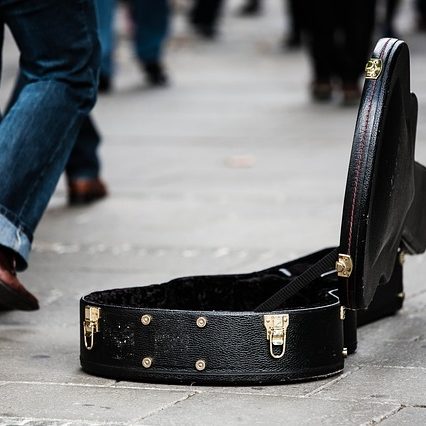guitar-case-485112_640